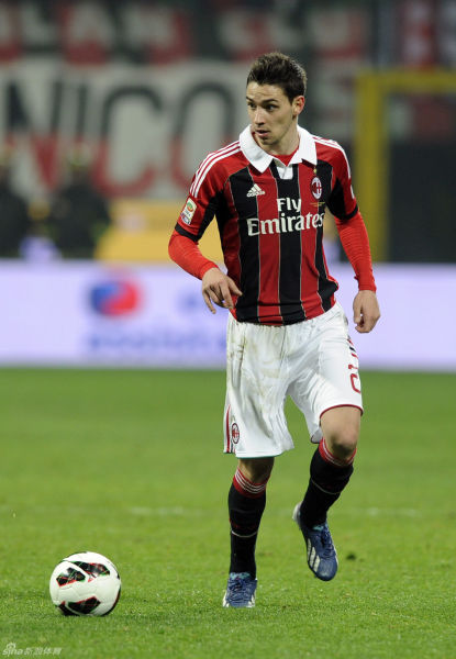 莱万特CEO：不会在冬窗出售埃永；巴萨没联系过我们（莱万特CEO：冬窗不卖埃永，巴萨未与我们接洽）