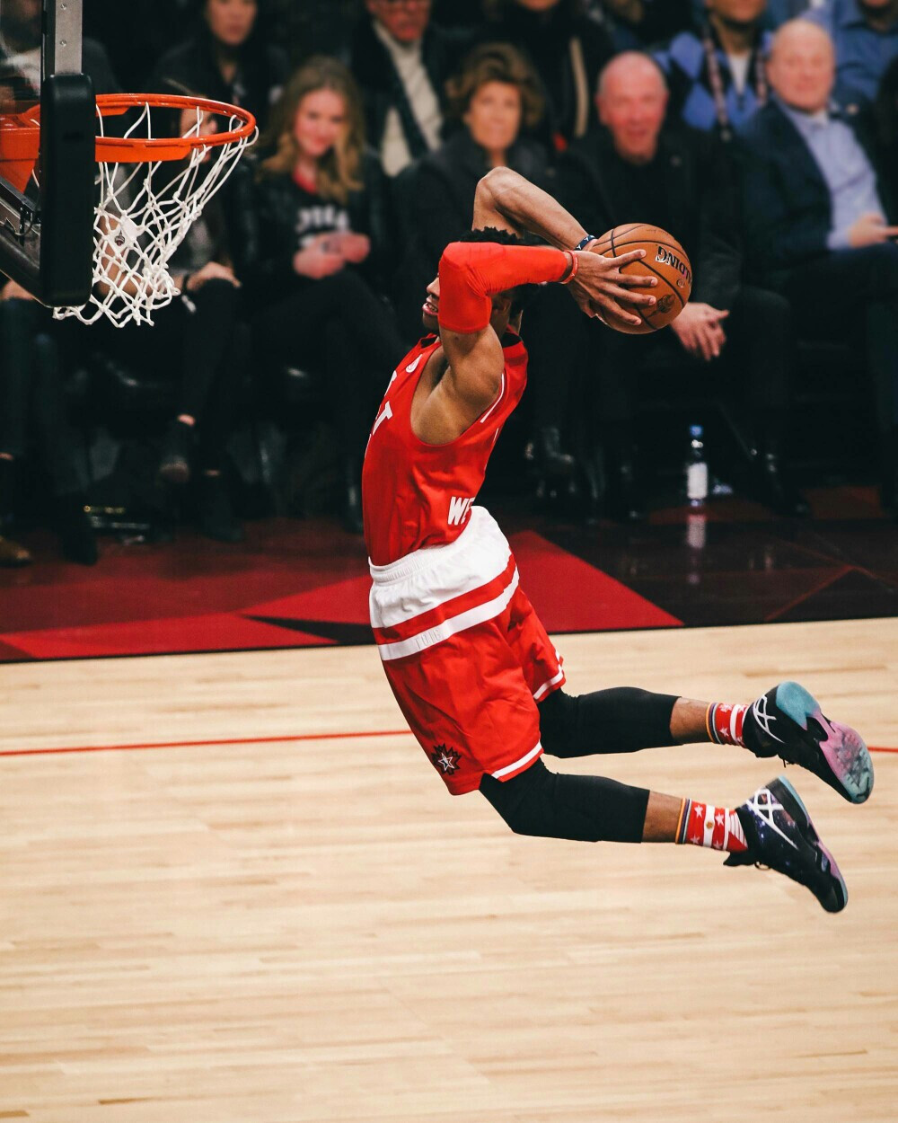 差距悬殊！西甲仅三强转播收入过亿，英超垫底队1.1亿镑排西甲第三（反差巨大：西甲仅三队转播破亿，英超倒数第一1.1亿镑可排西甲第三）