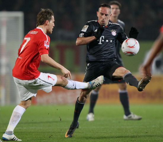 意甲最新积分战报 又是1球小胜！AC米兰3连胜 超国米那不勒登顶（意甲积分新态势：AC米兰再以一球险胜取三连胜，力压国米与那不勒斯登顶）