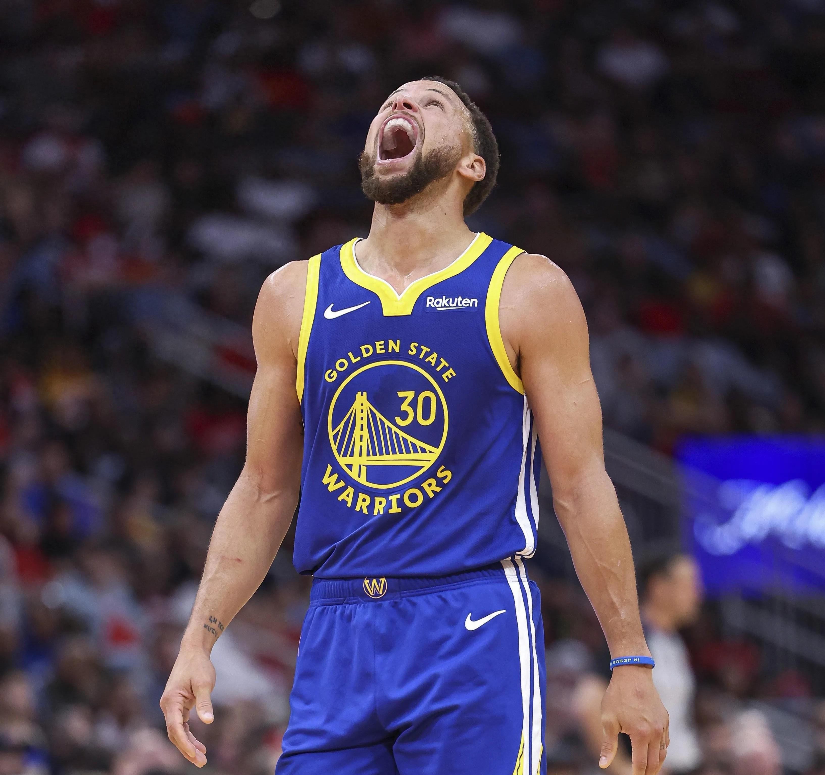 仅差1个！仅差72分！威少迎来两项神级里程碑，无惧岁月无惧风（威少距两项神级里程碑一步之遥：差1个、差72分，岁月难挡他前行）