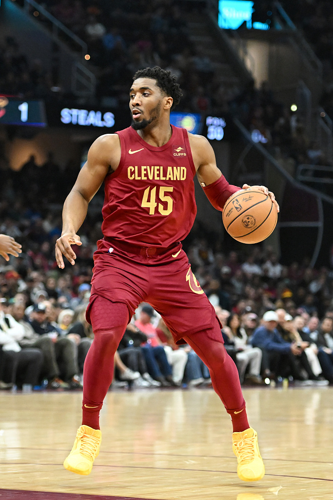 萨拉赫晒圣诞家庭照引争议，目前正随队征战非洲杯（晒圣诞家庭照惹争议，萨拉赫正随队征战非洲杯）