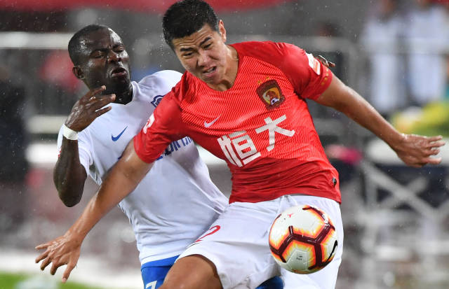 瓦兰展现高效表现，全中7投助力球队（瓦兰手感火热，7投全中助力球队）