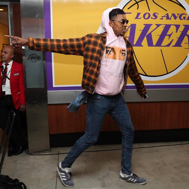 科莫vs萨索洛：尼科-帕斯、阿尔韦托-莫雷诺首发，马蒂奇、贝拉尔迪出战（科莫对阵萨索洛：尼科-帕斯与阿尔韦托-莫雷诺先发，马蒂奇、贝拉尔迪出战）