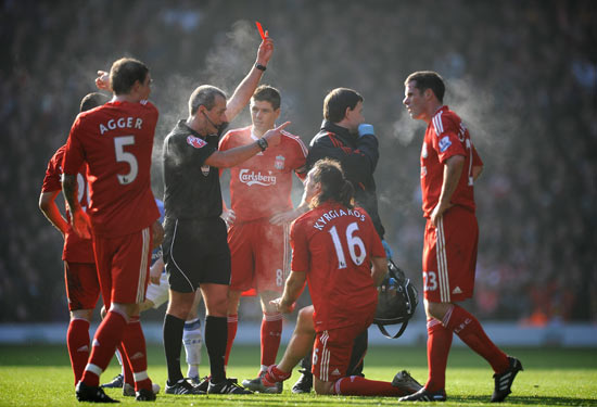 新华社：回顾中国足球这一年，国足沉浮与“城超”燎原（新华社：一年看中国足球——国足起落，“城超”火遍全国）