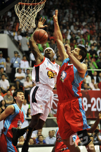 曼联旧将：B费要学会包容队友，而利马是一位天生领袖（前曼联球员：B费应学会包容队友，利马天生具备领袖气质）