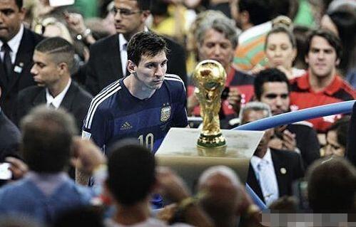 骑行爱好者穿骑行服唱说唱拍MV，运动体验别样精彩（骑行爱好者身着骑行服唱Rap拍MV，解锁别样运动乐趣）