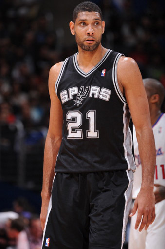 尤文客战紫百合大名单：伊尔迪兹领衔，凯利、卡瓦尔回归（尤文出征紫百合名单公布：伊尔迪兹担纲，凯利与卡瓦尔复出）