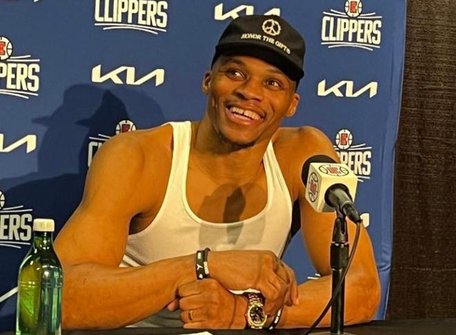 旧将：维尼修斯的表现与他的续约要求不符，多数皇马球员也是如此（前皇马球员：维尼修斯表现配不上续约要价，多数皇马球员也如此）