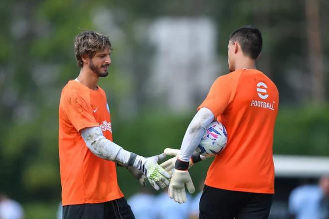 稳定输出难救主！香港金牛巴尔文出战16分钟 9中5拿14分7板（高效仍难扭局！香港金牛巴尔文16分钟9投5中斩获14分7板）