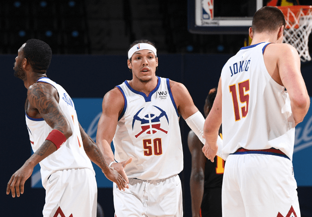 登喜路锦标赛因雷雨暂停第三轮，直播待定（雷雨致登喜路锦标赛第三轮中断，直播时间待定）