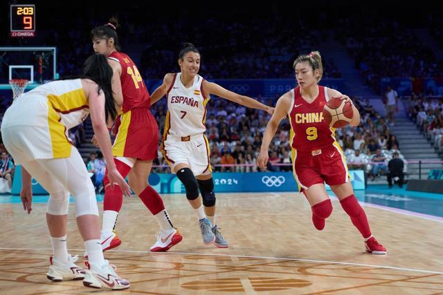 图片报：于帕想在新合同第一年就加入解约金条款，拜仁不同意（图片报：于帕希望新合同首年设解约金条款，遭拜仁拒绝）