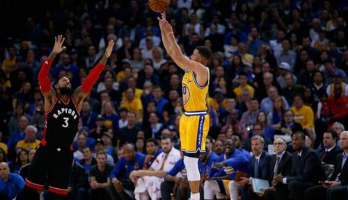 穿针引线！高诗岩突破送击地妙传 克里斯起飞暴扣打进加罚