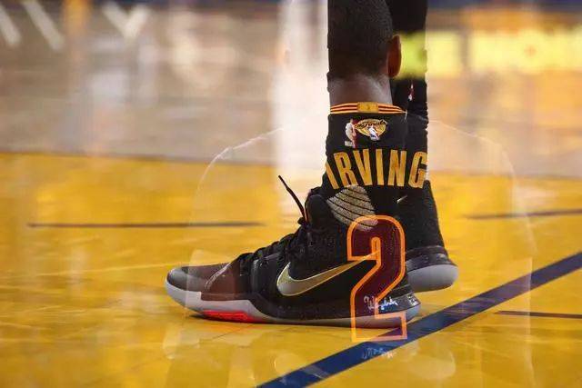 塞尔塔社媒玩梗曼联：五连胜在手，做我们的剪头哥就可以理发了（塞尔塔社媒调侃曼联：拿下五连胜，当我们的“剪头哥”就能理发）