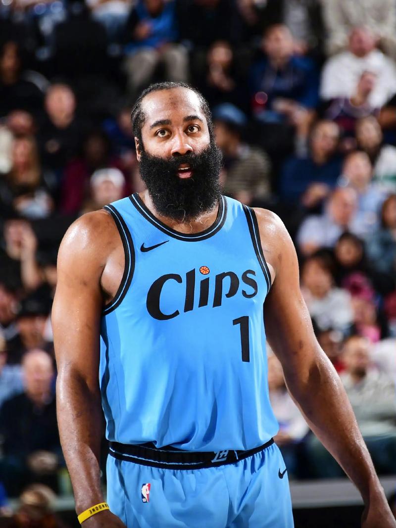 NBA战报：康宁汉姆29分9助，活塞122-116击败开拓者（NBA快讯：康宁汉姆29分9助，活塞122-116力克开拓者）