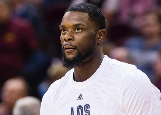 持续发力！萨林杰送长传 胡明轩助张昊上篮将分差拉开到20分以上（火力不减！萨林杰长传发动，胡明轩助张昊上篮，领先突破20分）