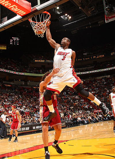 打爆快船！小贾伦半场11中9高效砍下21分2板2助1断2帽 次节14分（快船遭重击！小贾伦半场11投9中高效拿下21分2板2助1断2帽，次节狂砍14分）