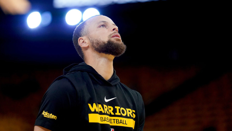 连续二次进攻拿分！奥孔武补篮得手 老鹰完成9-0攻击波打停奇才（奥孔武补篮点燃老鹰9-0高潮，连续二次进攻逼停奇才）